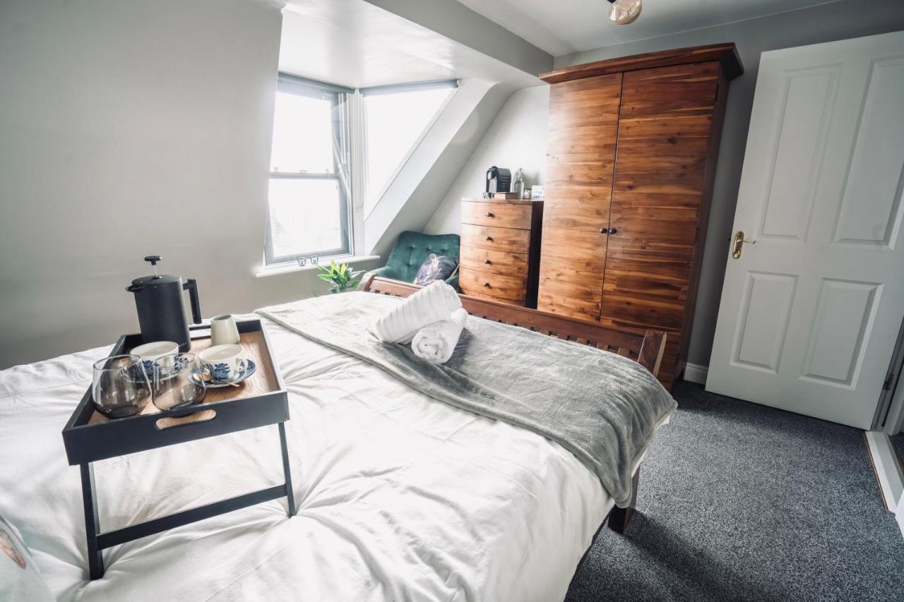 Modern Penthouse Apartment In Cobh Town Bagian luar foto