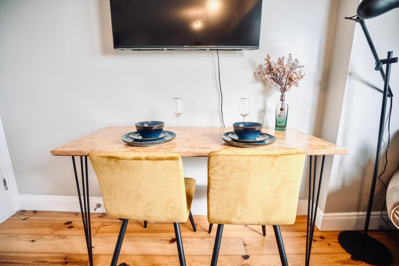 Modern Penthouse Apartment In Cobh Town Bagian luar foto