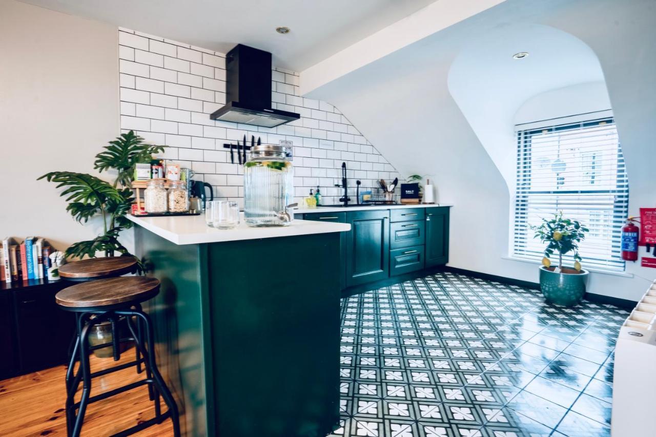 Modern Penthouse Apartment In Cobh Town Bagian luar foto