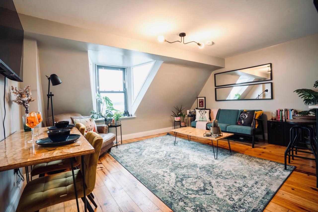 Modern Penthouse Apartment In Cobh Town Bagian luar foto